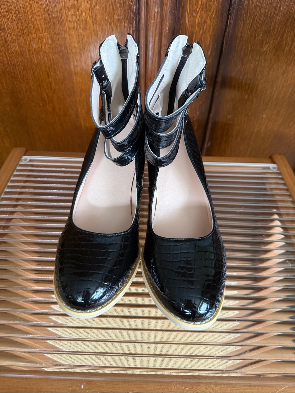 Freebird Inspired Black Croc-Embossed Ankle-Strap Block Heel Pumps Size 8.5 - Picture 9 of 10